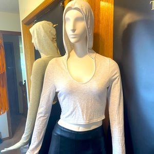 Hooded cropped long sleeve shirt